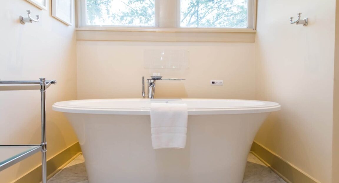 Master Suite soaking tub in bathroom at Stonehurst Place